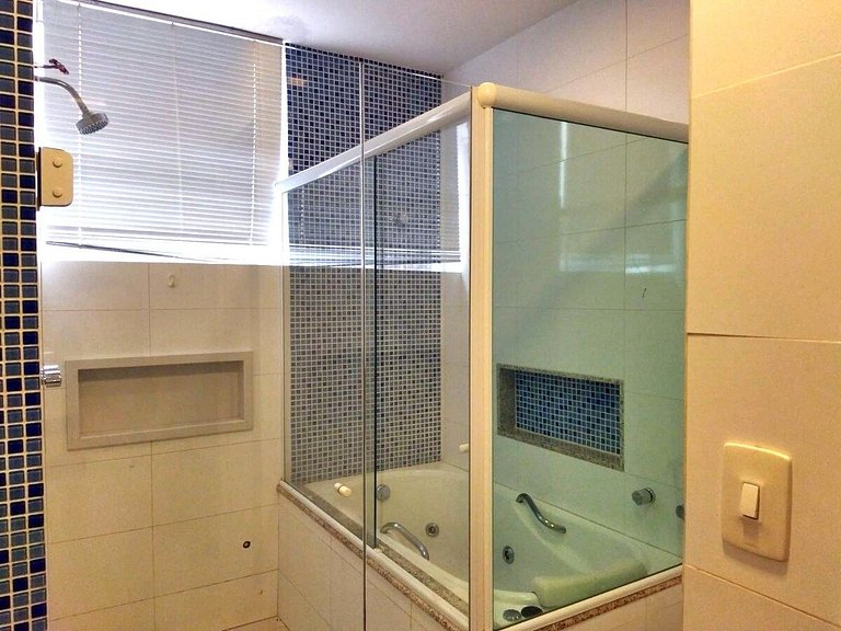 Casa Modernista | Piscina Climatizada y Spa | 5 Suites | Lag