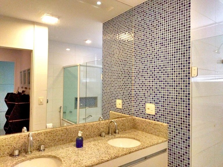 Casa Modernista | Piscina Climatizada y Spa | 5 Suites | Lag