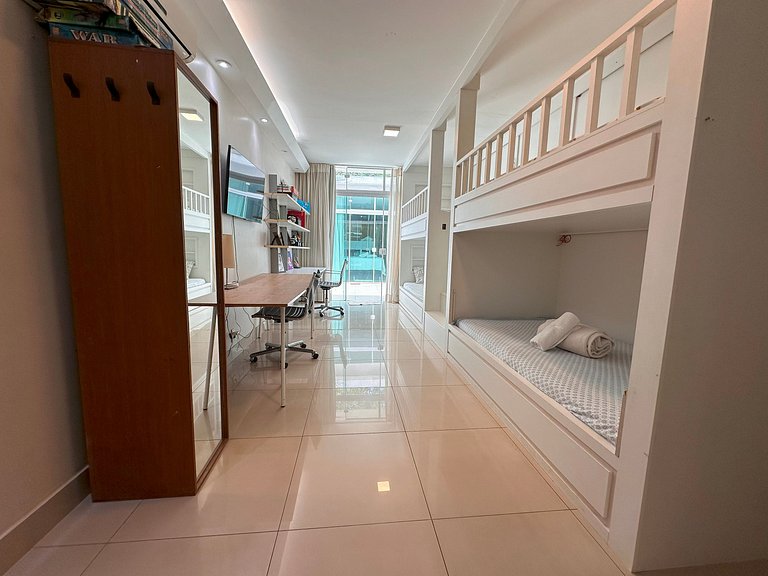 Casa Modernista | Piscina Climatizada y Spa | 5 Suites | Lag