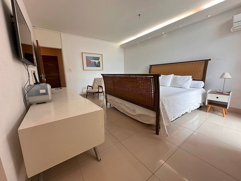 Casa Modernista | Piscina Climatizada y Spa | 5 Suites | Lag