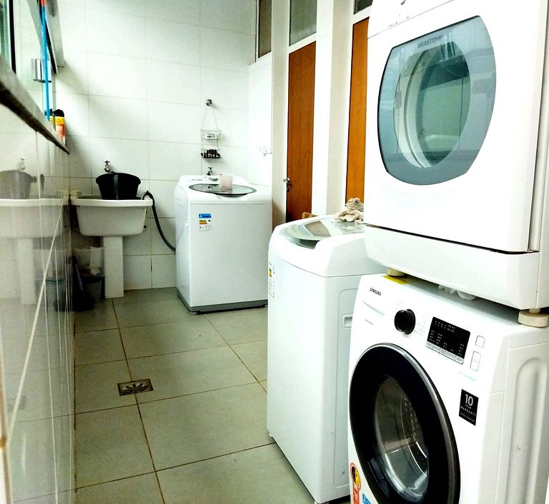 Casa Modernista | Piscina Climatizada y Spa | 5 Suites | Lag